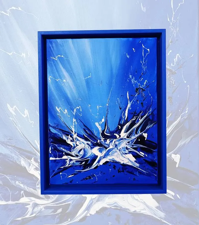 Miniature du tableau la petite implosion. Cette toile aux couleurs vives, son bleu roi offre une explosion de couleurs qui transmet force et dynamisme.